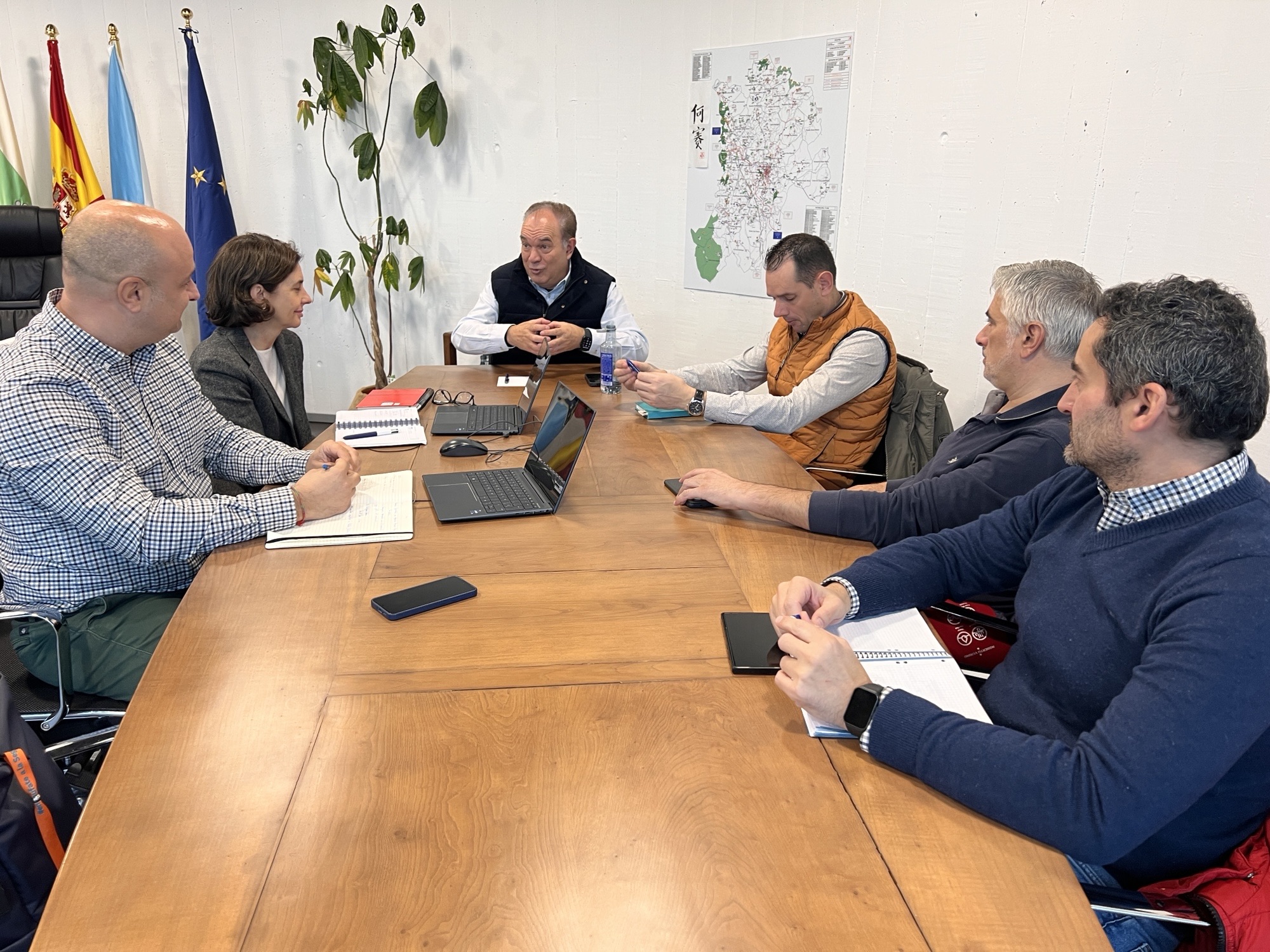 CRESPO REÚNESE CON RESPONSBLES DE UFD, DISTRIBUIDORA ELÉCTRICA DE NATURGY, PARA ABORDAR CUESTIÓNS PENDENTES DA SUBMINISTRACIÓN ELÉCTRICA DO MUNICIPIO