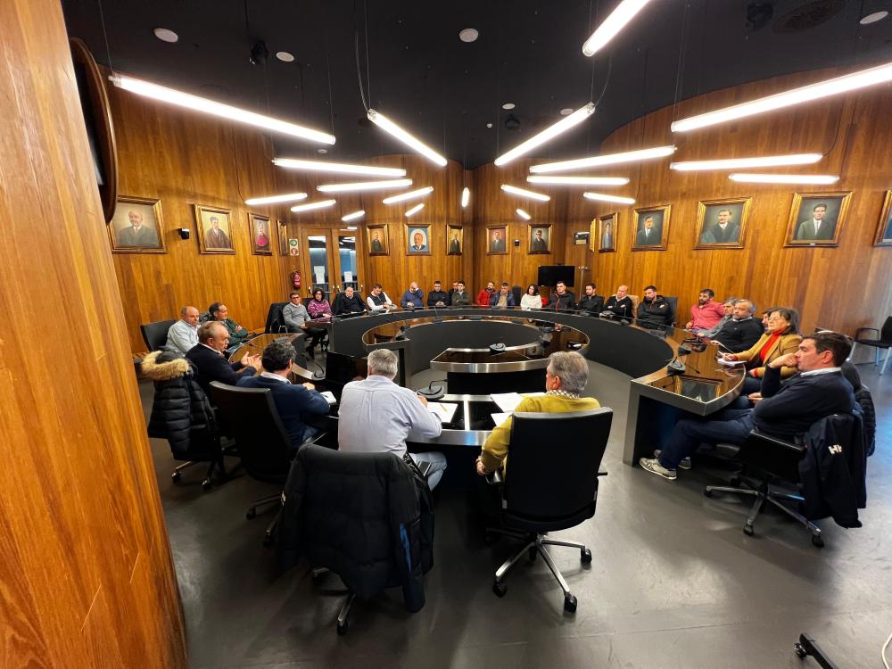 Imagen CRESPO MANTÉN UN PRIMEIRO CONTACTO CON EMPRESARIOS PARA ESTUDAR A POSIBILIDADE DE DESENVOLVER SOLO INDUSTRIAL DE INICIATIVA PRIVADA