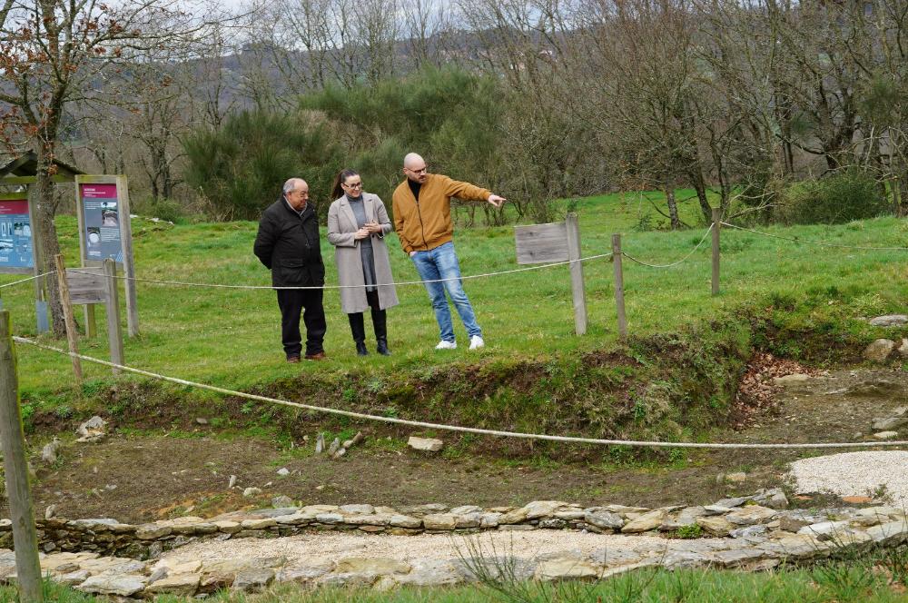 Imagen BEGOÑA BLANCO ULTIMA OS DETALLES DO CONGRESO DE ARQUEOLOXÍA DE DEZA (CADLalín2025) CO COORDINADOR VÍCTOR GARCÍA