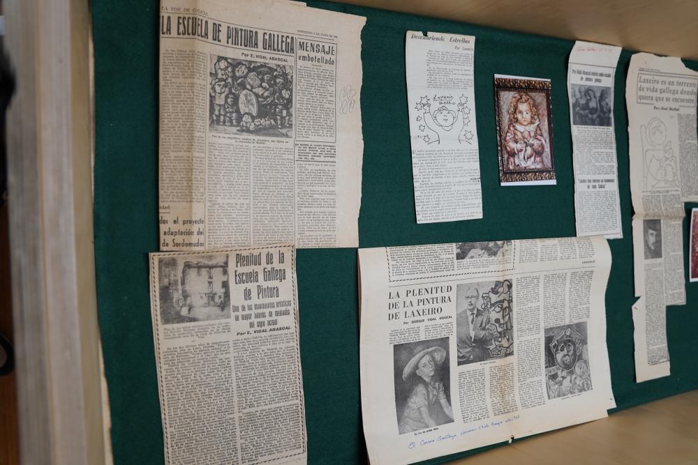 Imagen A SALA LAXEIRO DO MUSEO MUNICIPAL RAMÓN Mª ALLER CONTA CON NOVAS VITRINAS CON MATERIAIS DEDICADOS A ALLER E A LAXEIRO