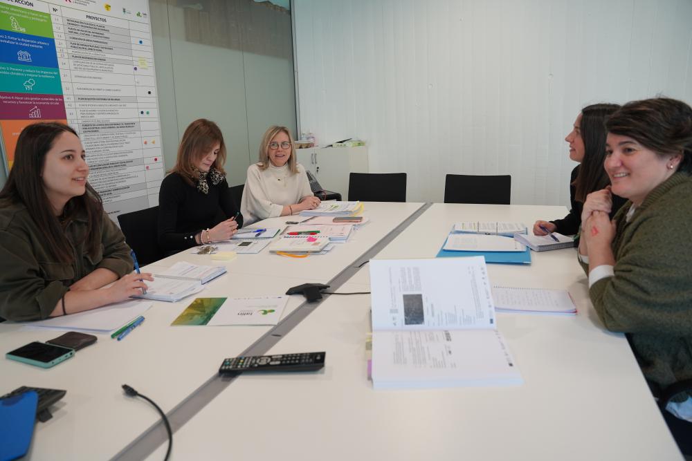 Imagen PAZ PÉREZ CUALIFICA DE MOI POSITIVA A REUNIÓN DE SEGUIMENTO E POSTA AO DÍA DA AXENDA URBANA DE LALÍN COA NOVA TÉCNICA QUE SE VÉN DE...