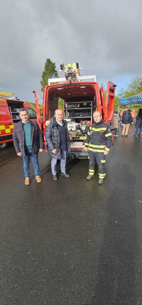 Imagen O CONCELLO RECIBE DA XUNTA UNHA NOVA FURGONETA DE SERVIZOS VARIOS DESTINADA A EMERXENCIAS LALÍN