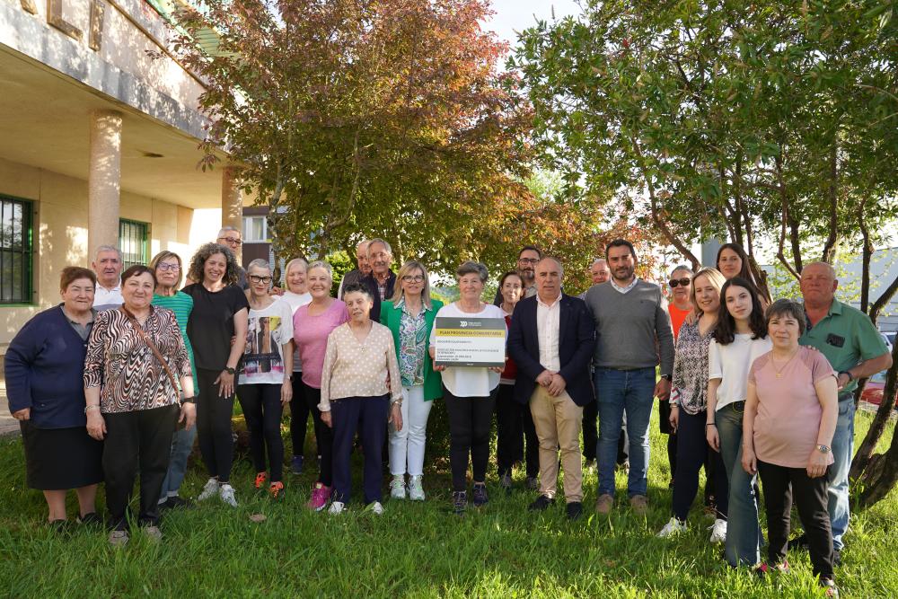 Imagen PÉREZ, AREÁN E TOURÍS COÑECEN DE PRIMEIRA MAN VARIOS DOS INVESTIMENTOS REALIZADOS POR ASOCIACIÓNS CON CARGO AO PLAN DE ACCIÓN COMUNITARIA...