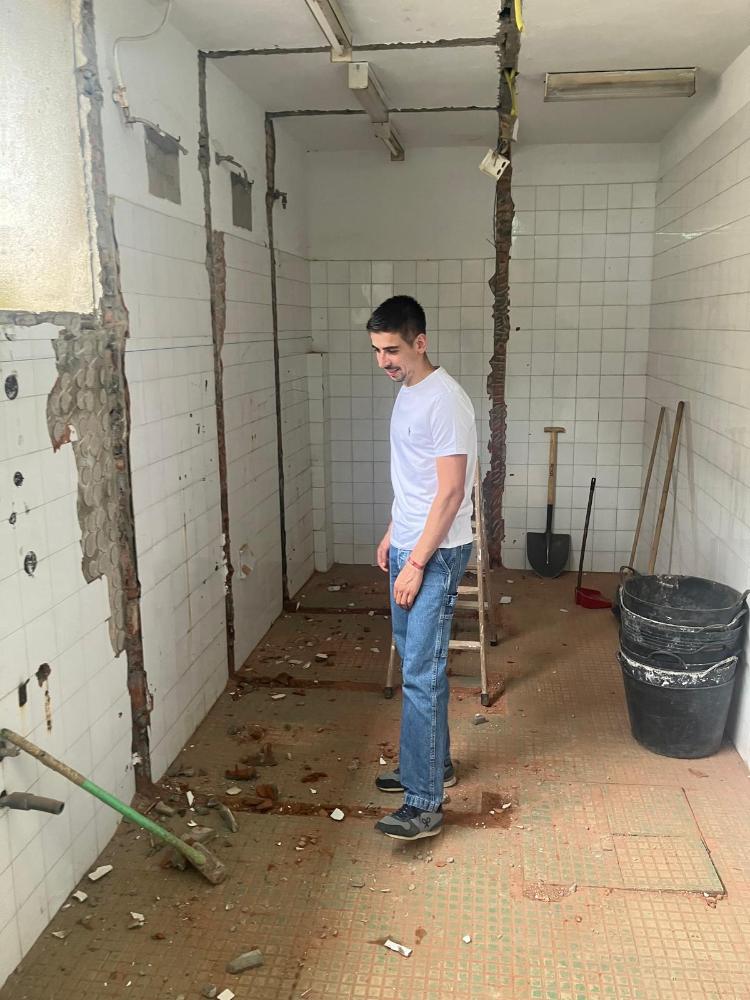 Imagen AVELINO SOUTO VISITA O INICIO DAS OBRAS DE RENOVACIÓN INTEGRAL DOS ASEOS DO PAVILLÓN CUN INVESTIMENTO DE PRETO DE 48.000 EUROS