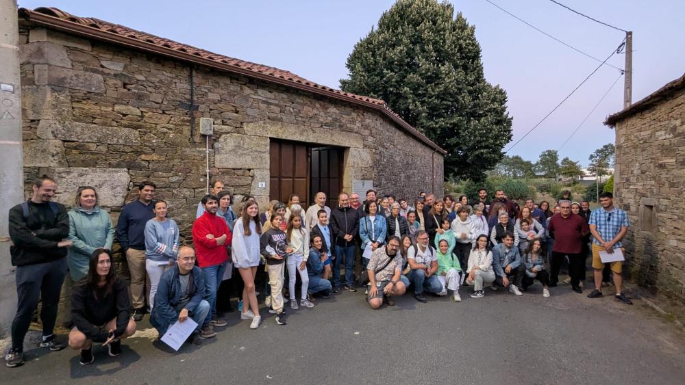 Imagen MÁIS DUN CENTO DE PERSOAS PARTICIPAN NO ROTEIRO DAS ESTRELAS EN BERMÉS COÑECENDO LUGARES EMBLEMÁTICOS ASOCIADOS AO PRIMEIRO CIENTÍFICO...