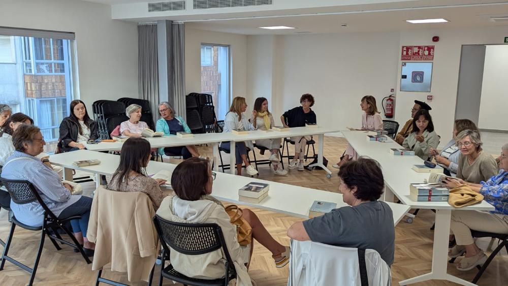 Imagen O CLUB DE LECTURA CELEBRA HOXE A SÚA REUNIÓN MENSUAL PARA COMENTAR “CANTO YO Y LA MONTAÑA BAILA” DE IRENE SOLÁ