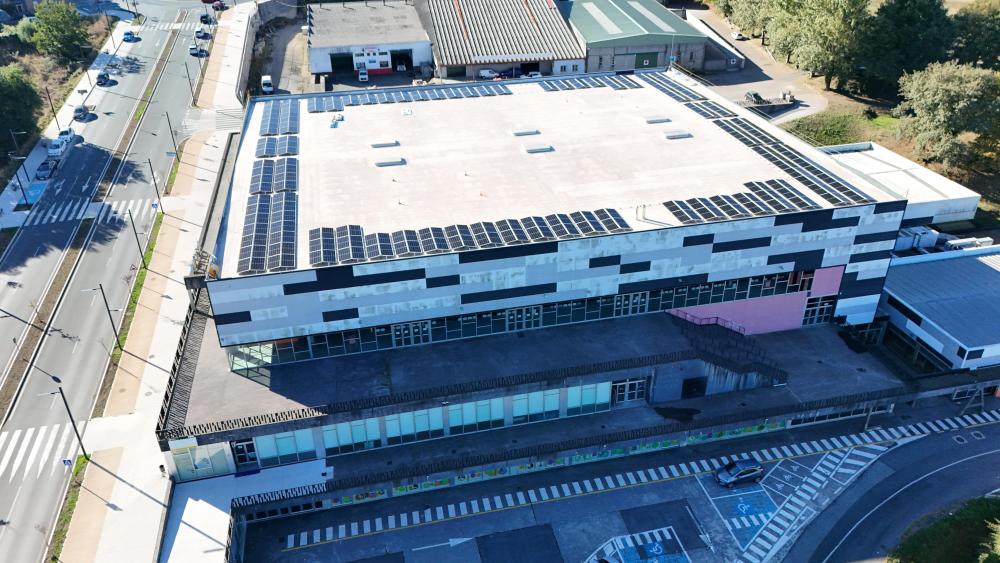 Imagen O CONCELLO DE LALÍN CULMINA A PRIMEIRA FASE DO PLAN FOTOVOLTAICO DA ESE DOS EDIFICIOS CON 6 PLANTAS XA EN PRODUCIÓN E INICIA A SEGUINTE...