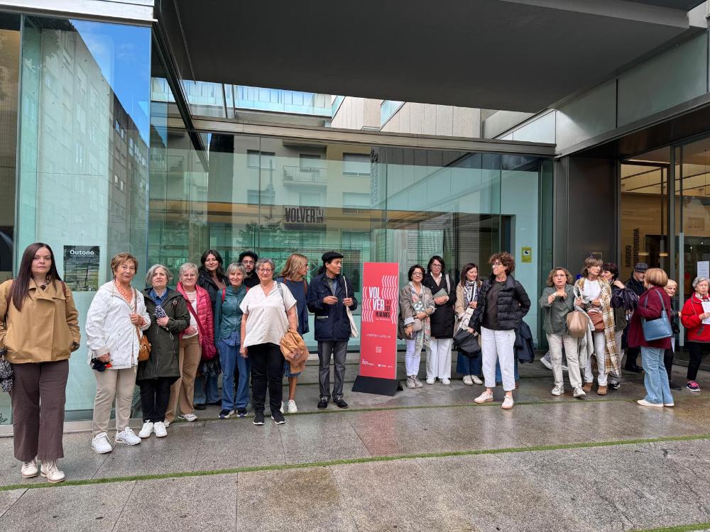 Imagen O CLUB DE LECTURA DO CONCELLO DE LALÍN REALIZA UNHA SAÍDA CULTURAL