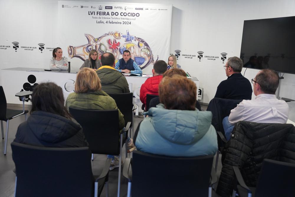 Imagen LALÍN ACTIVA UNHA CAMPAÑA INFORMATIVA CON PEDÁNEOS E VECIÑOS SOBRE AS ÁREAS PARROQUIAIS ENCAMIÑADA A DINAMIZAR O RURAL E OPTIMIZAR SERVIZOS