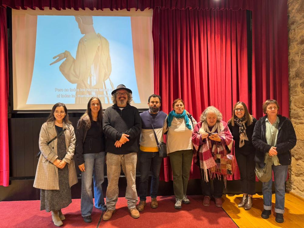 Imagen BEGOÑA BLANCO REÚNE ÁS COMPAÑÍAS DE MONICREQUES CON OBRA CEDIDA EN LIÑARES E ACORDAN IMPULSAR UNHA PROGRAMACIÓN ESTABLE QUE CONSOLIDE O...