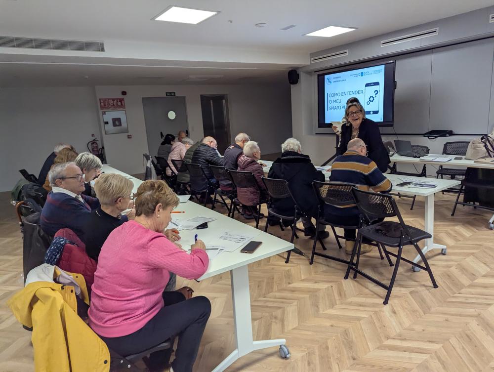 Imagen COMEZA O CURSO DE DIXITALIZACIÓN PARA MAIORES DE 65 ANOS IMPARTIDO POLA FUNDACIÓN AMIGOS DE GALICIA EN COLABORACION CO CONCELLO