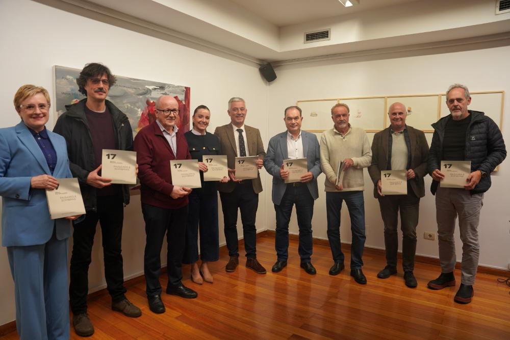 Imagen MESA REDONDA E PRESENTACIÓN DO CATÁLOGO DA 17 BIENAL PINTOR LAXEIRO