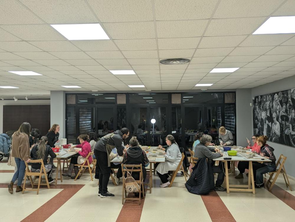 Imagen ÚLTIMA DAS SESIÓNS DO OBRADOIRO DE CERÁMICA E LINGUA “CREANDO LINGUAXE DE BARRO”