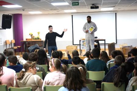Imaxe: UNS 160 ESCOLARES DE LALÍN PARTICIPAN NO CONCURSO DE DEBUXO APÍCOLA DESENVOLTO NO MARCO DA FEIRA INTERNACIONAL ALVARIZA