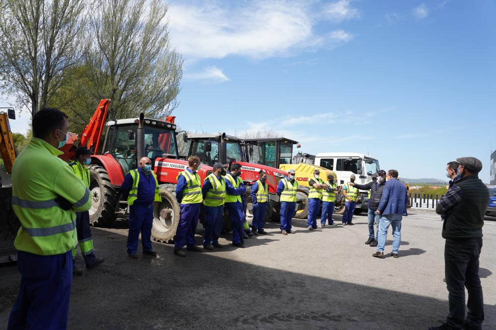 Imagen A BRIGADA MUNICIPAL DE OBRAS FUNCIONA DESDE O LUNS CON 13 OPERARIOS E INCORPORARÁ 5 MÁIS PARA BACHEO DA EXTENSA REDE VIARIA