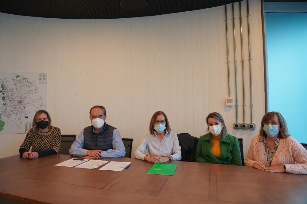 Imagen O CONCELLO PON EN MARCHA EN COLABORACIÓN COA ASOCIACIÓN ESPAÑOLA CONTRA O CANCRO UN PUNTO DE INFORMACIÓN A PACIENTES ONCOLÓXICOS E AOS...