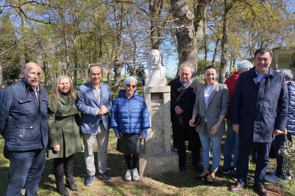 Imagen NOVA ESCULTURA DO MATEMÁTICO RODRÍGUEZ EN BERMÉS