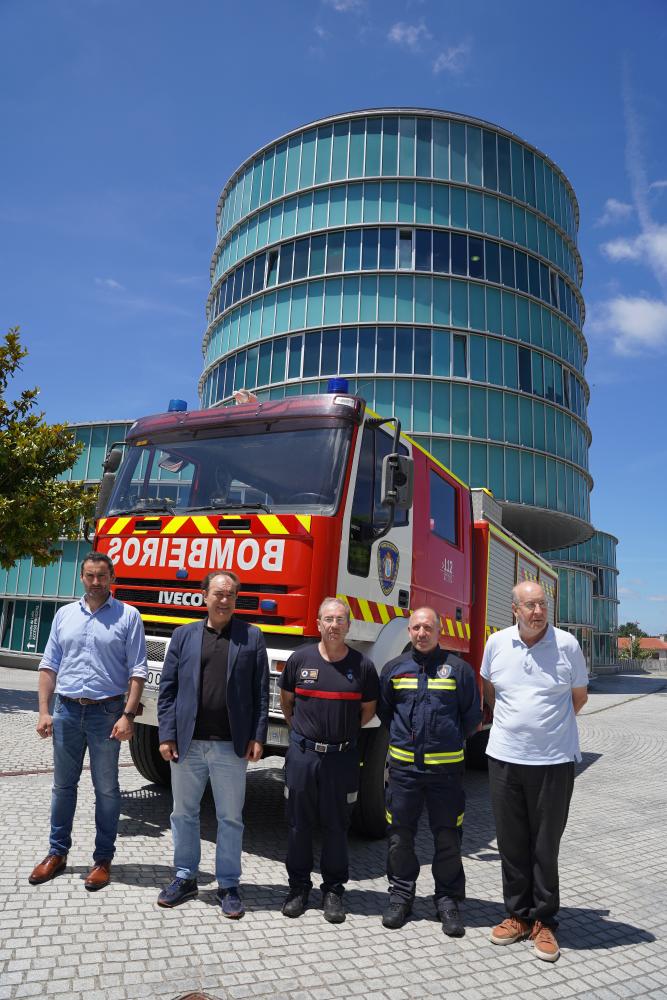 Imagen O CONCELLO RECIBIU UN VEHÍCULO CEDIDO EN PROPIEDADE POLO CONSORCIO DE BOMBEIROS PARA DESTINALO A FINS DE USO PÚBLICO E INTERESE SOCIAL EN...