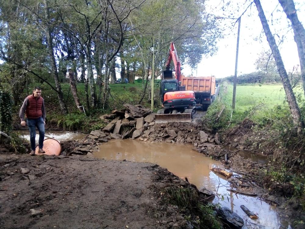 Imagen INICIADAS AS OBRAS DO PONTÓN DE VILAR DO RÍO QUE DARÁN COMUNICACIÓN E ACCESO ÁS FINCAS DOS VECIÑOS DE BENDOIRO E PRADO