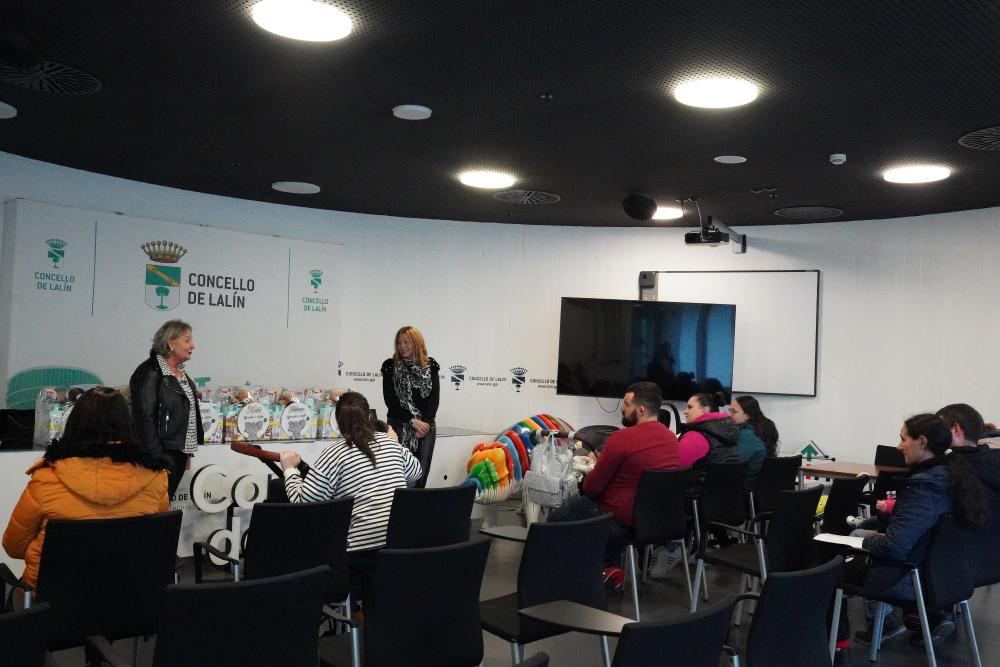 Imagen ENTREGA DA SEXTA REMESA DE CESTAS NATALICIAS DESTE ANO 2023 A 9 MENORES DE FAMILIAS LALINENSES