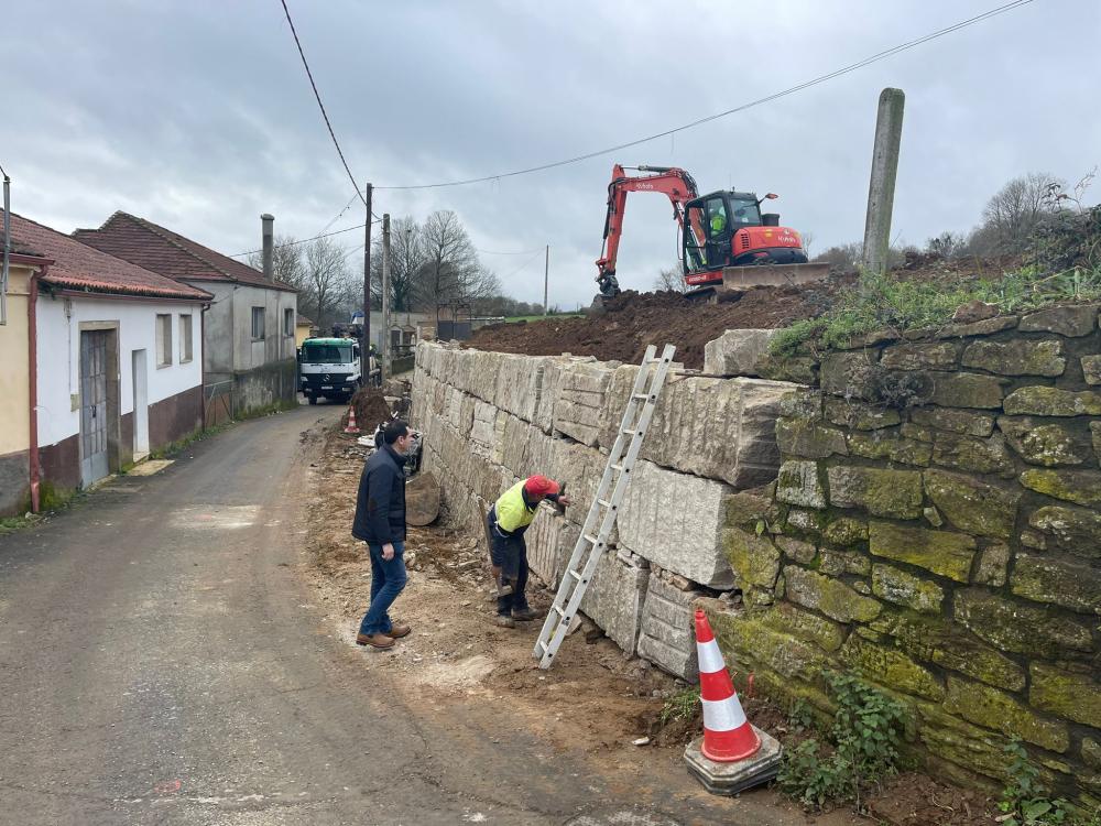 Imagen MOI AVANZADAS AS OBRAS DE DESANCHE E CONSTRUCIÓN DUN MURO NO VIARIO QUE DÁ ACCESO ÁS VIVENDAS DO LUGAR DE SOMOZA EN BOTOS