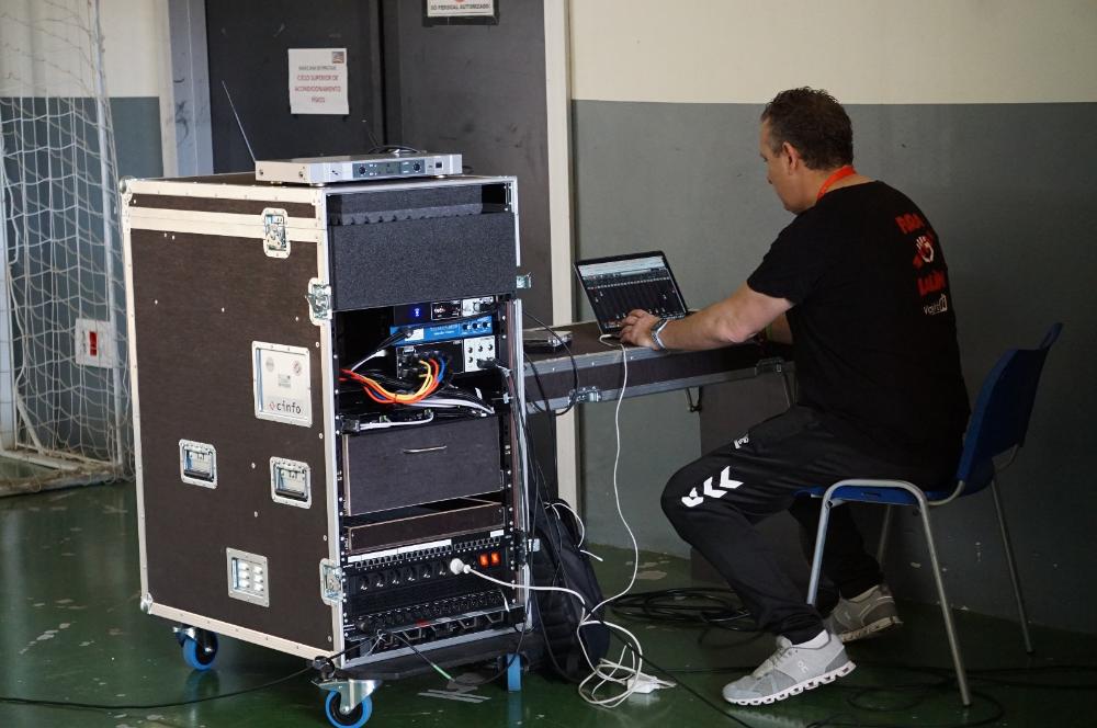 Imagen LALÍN ESTREA NO SECTOR GALEGO XUVENIL DE BALONMÁN UNHA UNIDADE MÓBIL DE REALIZACIÓN E XESTIÓN DE AUDIO E VÍDEO QUE SE ENCARGARÁ DE...