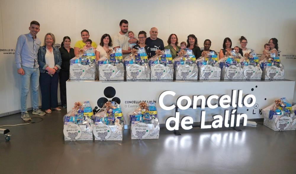 Imagen ENTREGAN DE CESTAS NATALICIAS A 16 MENORES DE 14 FAMILIAS