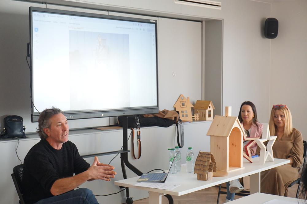 Imagen ATA O VINDEIRO VENRES CONTINÚA ABERTO PARA OS COMERCIANTES O PRAZO DE PRESENTACIÓN DE SOLICITUDES PARA PARTICIPAR NO CONCURSO DE...